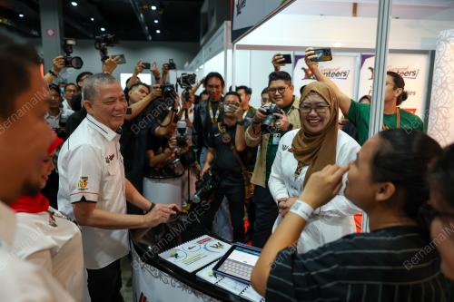 DATUK SERI FADILLAH YUSOF