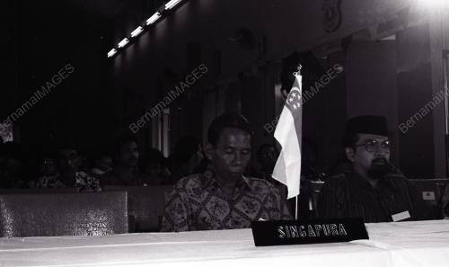 DR. MAHATHIR MOHAMAD