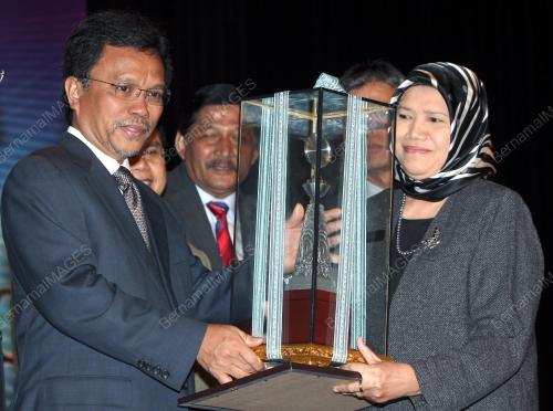 MOHD SHAFIE APDAL