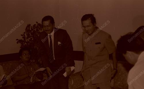 KL04_220390_KERAJAAN
