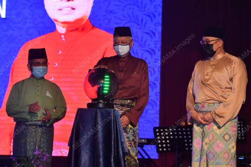 DATUK SERI ISMAIL SABRI YAAKOB