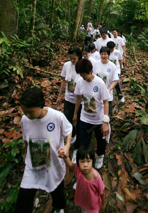 LARIAN KECERIAAN ALAM SEKITAR