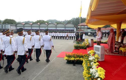 AL-SULTAN ABDULLAH RI'AYATUDDIN AL-MUSTAFA BILLAH SHAH