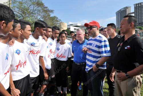 KL04_22112014_QPR_AIRASIA