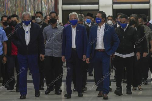 DATUK SERI ISMAIL SABRI YAAKOB