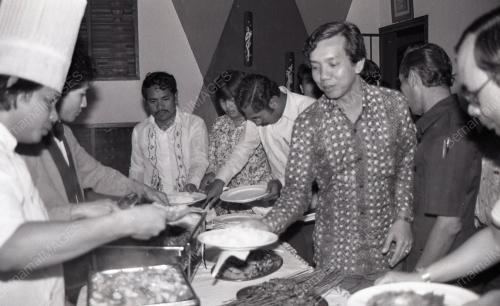 MAKAN MALAM
