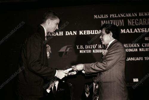 TAN SRI SABARUDDIN CHIK