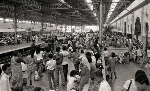 KESIBUKAN STESEN KERETAPI MENJELANG HARI RAYA