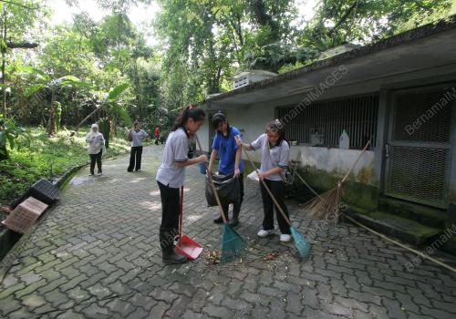 HARI BUMI ZOO NEGARA