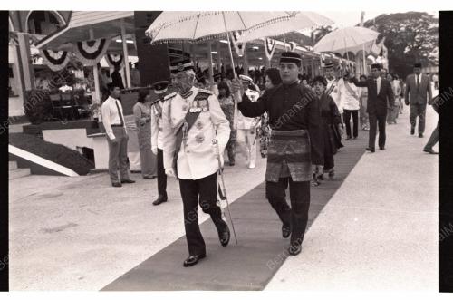 AGONG DI PERBARISAN PULAPOL