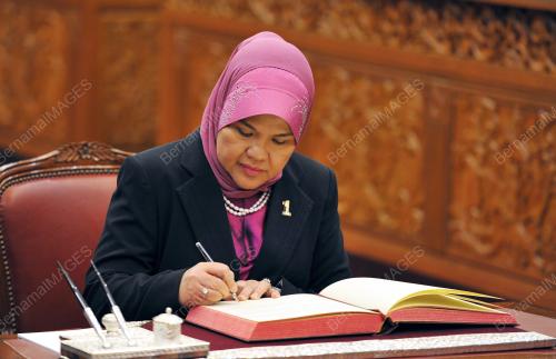 SENATOR DATUK MAZNAH MAZLAN