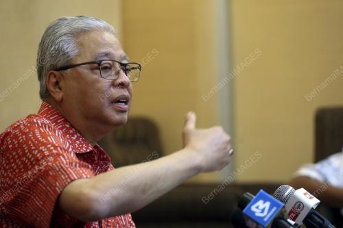 DATUK SERI ISMAIL SABRI YAAKOB