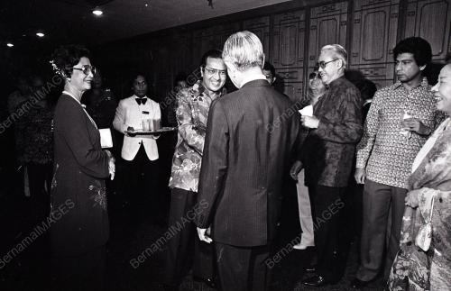 DR MAHATHIR MOHAMAD