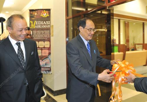 TUN ZAKI AZMI