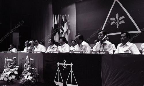 MAHATHIR MOHAMAD