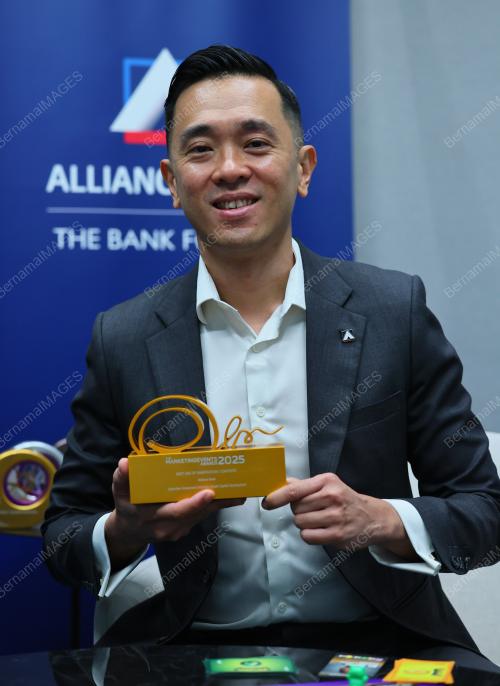 DR. AARON SUM