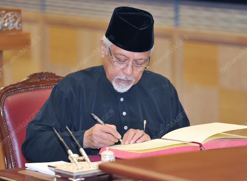 KL04_26012012_ANGKAT_SUMPAH