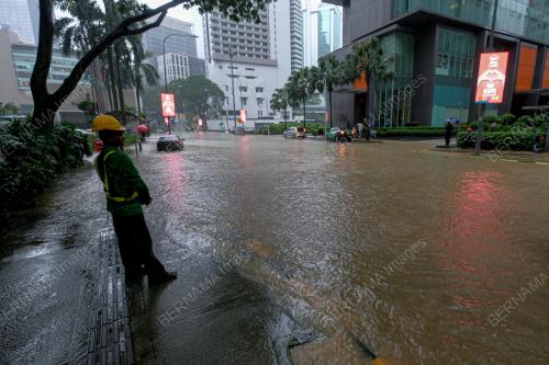 BANJIR KILAT DI JALAN KIA PENG