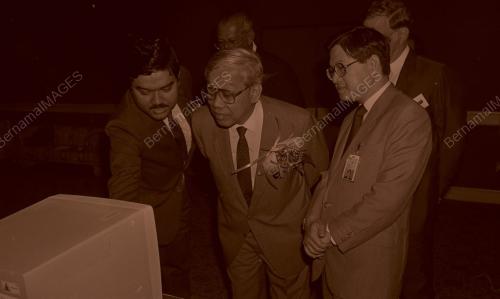 KL04_260390_IBM