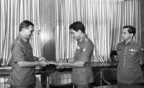 KL04_26082015_PERIKSA_BARISAN