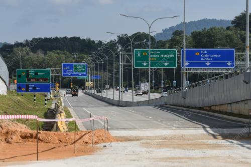 MAJLIS PENYERAHAN DAN PERASMIAN PROJEK MENAIKTARAF JALAN LINGKARAN TENGAH 2 (MRR2) - PERSIMPANGAN TAMAN MELATI GOMBAK