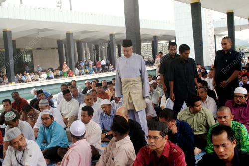 MOHD NAJIB TUN ABDUL RAZAK