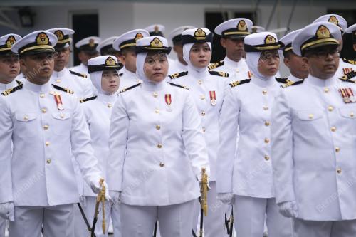 KL04_27042019_NAVY_BN201904268093