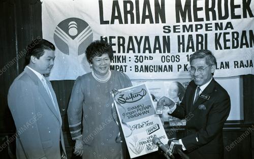 KL04_270690_LARIAN_MERDEKA
