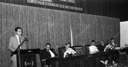 KL04_27082015_SEMINAR_PEMIKIRAN