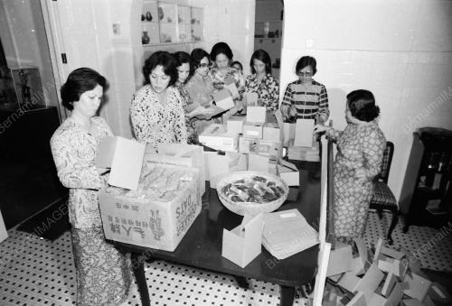 BAKAT BUNGKUS KUIH UNTUK TENTERA