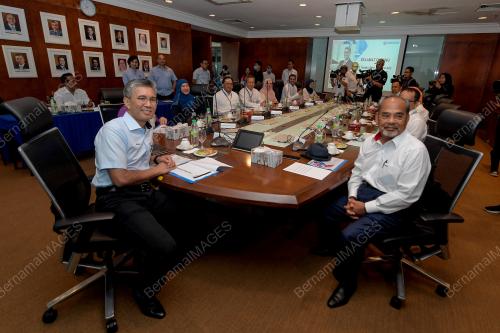 TENGKU DATUK SERI ZAFRUL TENGKU ABDUL AZIZ