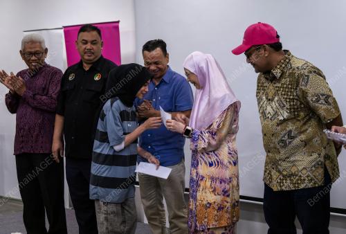DATUK SERI DR WAN AZIZAH WAN ISMAIL