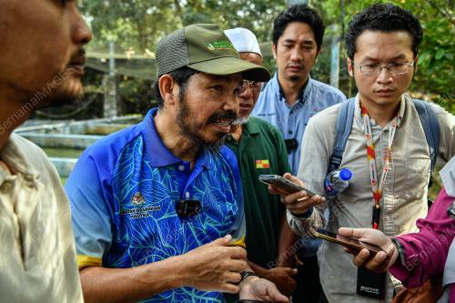 DATUK SERI DR MOHD UZIR MAHIDIN