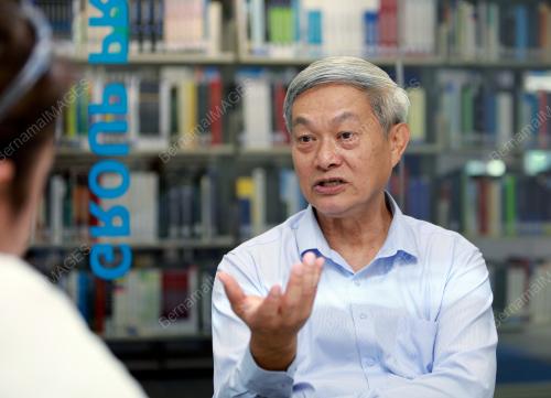 PROF YEAH KIM LENG