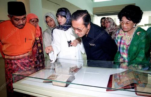 DR MAHATHIR MOHAMAD