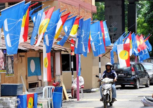 KL04_30032013_BENDERA