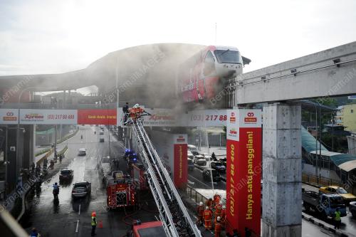 KL04_30032015_MONOREL_TERBAKAR