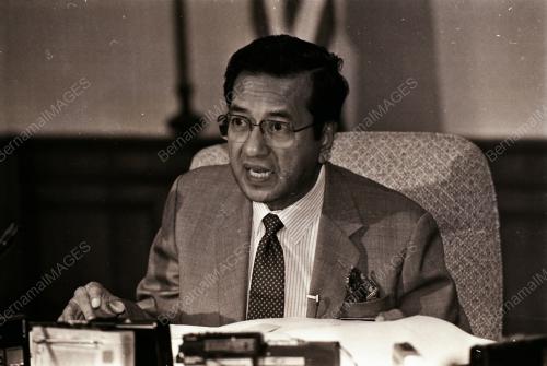 DATUK SERI DR. MAHATHIR BIN MOHAMAD