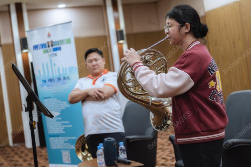 BENGKEL INSTRUMEN OBOE, FRENCH HORN DAN TRUMPET