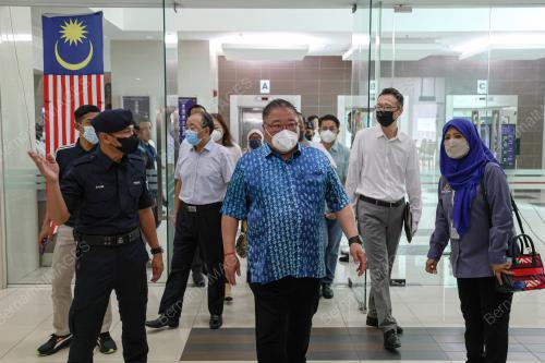 DATUK SERI TIONG KING SING