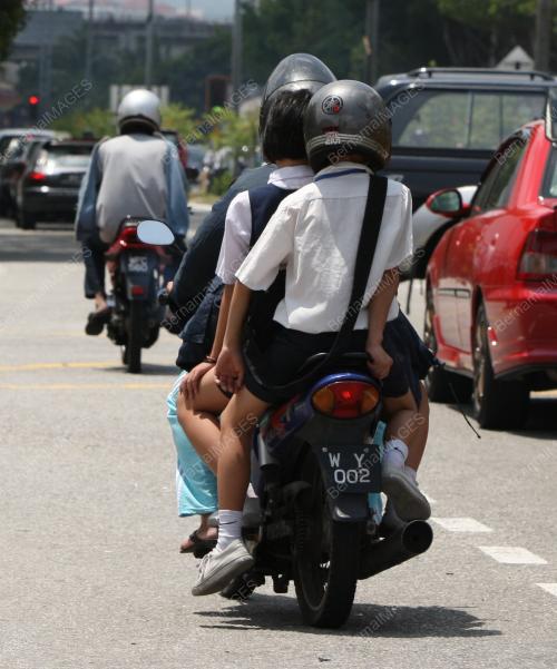 KESALAHAN JALAN RAYA