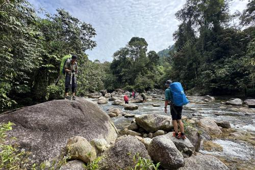 GUNUNG BATU PUTIH