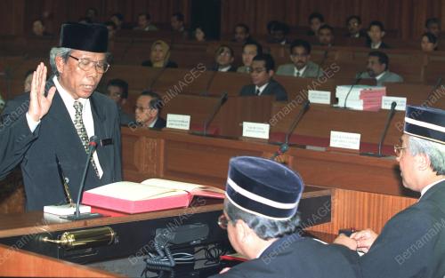 KL05-06_12_2000_SUMPAH_SENATOR_15012016