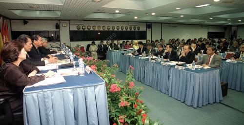 KL05-07-08_00_DIALOG_SESI_KEDUA_07082000