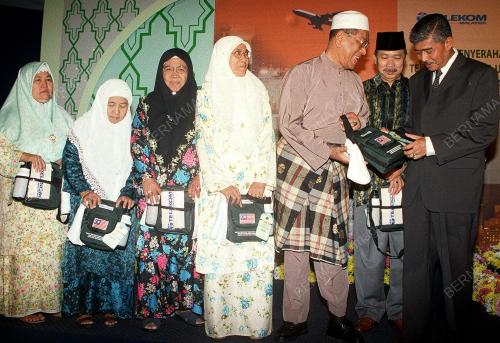 SUMBANGAN TELEKOM UNTUK JEMAAH HAJI
