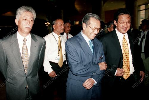 DR MAHATHIR MOHAMAD