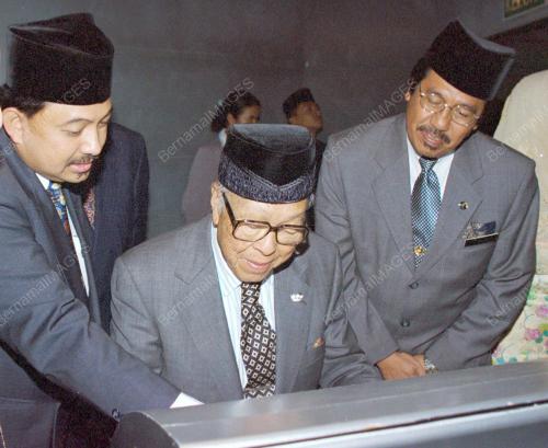 KL05-13_02_2001_AGONG-BURSA_19012016