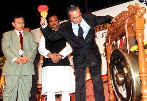 DR MAHATHIR MOHAMAD