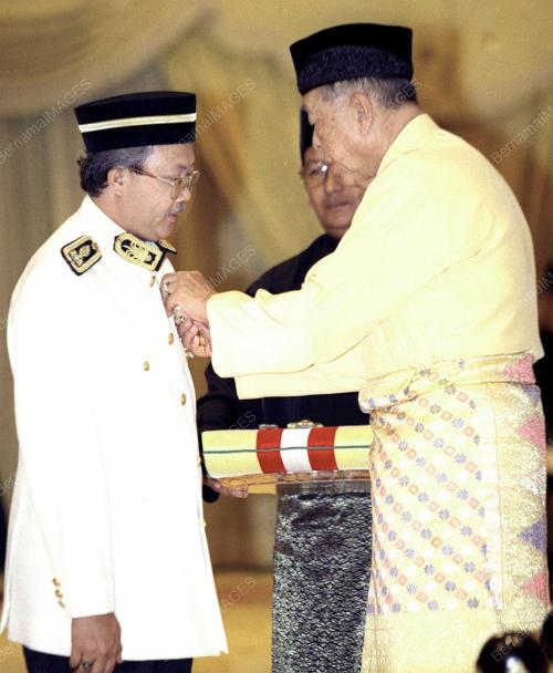 KL05-27_06_2000_AGONG_PINGAT_08012016