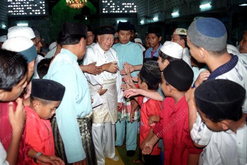 KL05-30_06_2000_AGONG-SOLAT_08012016
